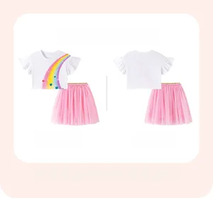 Vue avant et arrière de l'ensemble d'été pour fille avec t-shirt arc-en-ciel et tutu