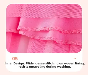 Détail de robe tutu rose montrant la doublure tissée et les coutures renforcées