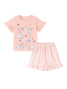 Sommer-Set für Mädchen in Rosa mit Cartoon-Katzen und gestreiften Shorts mit Rüschensaum