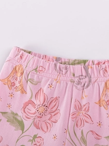 Rosa Kleinkind-Shorts mit Blumen- und Hasenprint sowie breitem elastischem Hosenbund