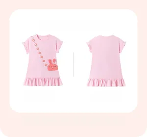 Vue détaillée avant et arrière d'une robe rose en coton avec motif lapin et fleurs