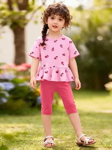 Ensemble de Vêtements d'Été en Coton pour Filles Haut à Manches Courtes Imprimé Coccinelle avec Volants et Short Deux Pièces Rose