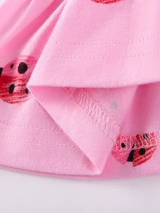 Ensemble fille en coton rose avec imprimé coccinelle et détails de couture de qualité