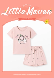 Détail d'un ensemble en coton pour fille avec fée, nœud 3D et short à motif feuillage