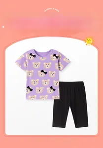 Détail du t-shirt en coton violet à motif ours et nœud 3D noir pour petites filles