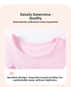 Détail d'un haut en tricot rose avec col côtelé et coutures de haute qualité finition