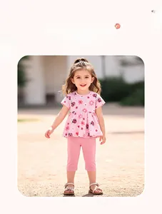 Ensemble d'été rose pour fille avec haut à motif coccinelle et legging court en plein air