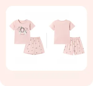 T-shirt rose pour filles et short à fleurs en vue à plat montrant l'avant et l'arrière