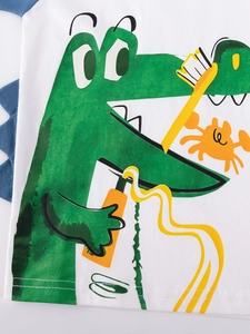 T-shirt en coton blanc pour enfant avec imprimé de crocodile vert se brossant les dents