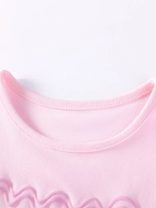 Ensemble d'été rose en coton pour filles avec col rond côtelé et détails ondulés brodés