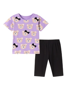 Ensemble d'été pour filles avec haut violet à oursons et legging noir sur fond blanc