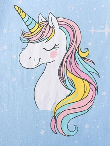 Hellblaues Mädchenkleid aus Baumwolle mit lächelndem Einhorn, Regenbogenmähne und Sternen