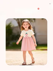 Mädchen Sommerkleid in Pink und Weiß mit Erdbeer-Stickerei und kleiner Schleife