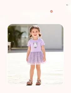 Détails de la robe en coton violet pour fille avec chat imprimé et jupe en tulle