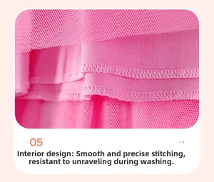 Détail de la robe en tulle rose montrant les coutures intérieures et la finition soignée