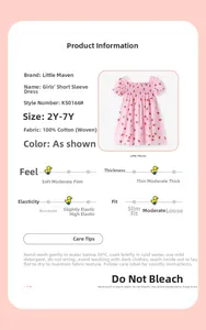 Détail de la robe en coton à motif fraise rose avec les spécifications du produit