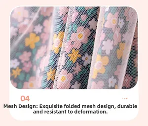 Détail du tissu à fleurs avec des couches de résille hexagonale blanche plissée fine