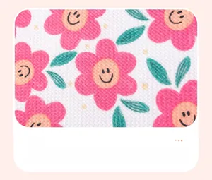 Dettaglio in maglia di cotone a nido d'ape con fiori rosa per vestiti da bambina