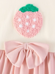 Rosa Mädchenkleid mit Erdbeer-Chenille-Stickerei und einer dekorativen großen Schleife