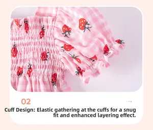 Détail de robe fille fraise montrant les poignets élastiques pour un ajustement parfait