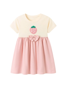 Süßes Mädchen Sommerkleid aus Baumwolle mit Erdbeer-Stickerei und rosa Faltenrock