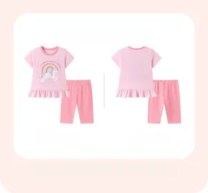 Détail de l'ensemble été fille rose avec ourlet à volants et motif licorne arc-en-ciel