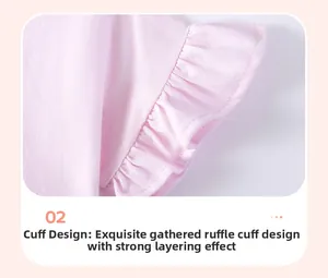 Détail des manches à volants délicats sur une robe en maille rose pour filles et bébés