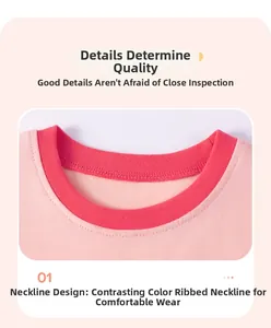 Détail d'un haut rose pour fille avec un col côtelé contrasté rouge très confortable