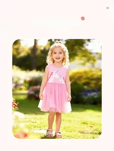 Robe d'été rose sans manches pour fille avec motif licorne et jupe en tulle sur herbe