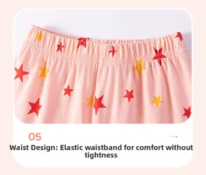 Détail du pantalon rose pour enfant avec taille élastique et motifs d'étoiles jaunes
