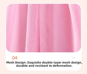 Gros plan sur le tissu en maille rose avec détails froncés pour robe d'été fille