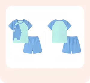 Ensemble d'été garçon avec t-shirt à motif éléphant et short bleu à plat