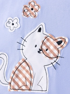 Completo estivo da bambina in cotone lilla con applicazioni di gatto e fiori