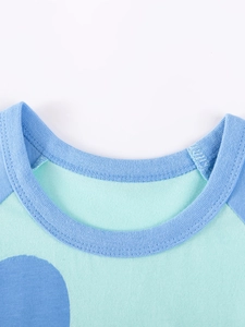 Ensemble d'été garçon vert menthe à pois bleus avec col rond en maille côtelée