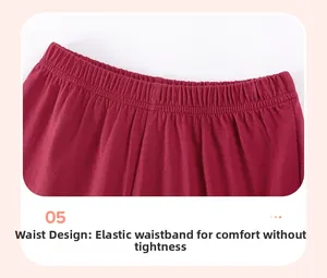 Détail du pantalon en maille rouge montrant la taille élastique et la couture de qualité