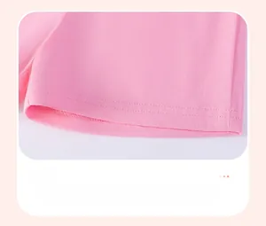 Detailaufnahme des rosa Hosenbeins für Mädchen mit doppelter Nahtverarbeitung
