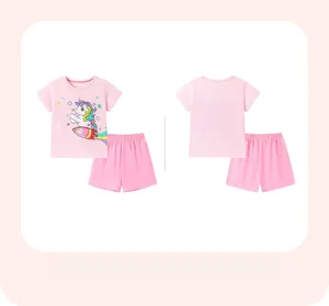 Detaillierte Vorder- und Rückansicht des rosa Einhorn-Schlafanzug-Sets für Mädchen