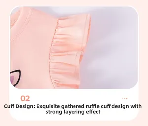 Nahaufnahme der rosa Kleidärmel mit feinen elastischen Rüschenbündchen und Tiermotiv