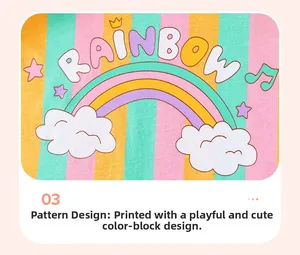 Detail eines gestreiften Mädchen-Strickoberteils mit buntem Regenbogen-Offsetdruck