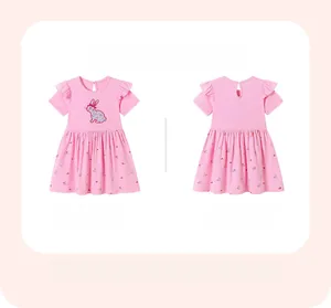 Detailansicht der Vorder- und Rückseite des pinken Baumwollkleids mit Blumen-Hase für Mädchen