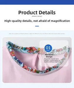 Gros plan d'une encolure en tricot de coton rose avec volants floraux pour filles