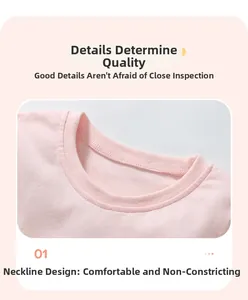 Gros plan sur les coutures du col rond de ce t-shirt en coton rose pour fillettes