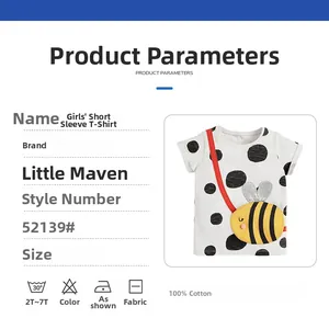 Dettaglio della maglietta da bambina in 100% cotone con pois e ricamo ape 3D