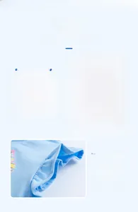 Détail des manches à volants et de l'imprimé lapin sur le t-shirt d'été en coton pour filles