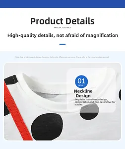 Dettaglio maglietta neonato in cotone bianco con pois neri e strisce rosse a maglia