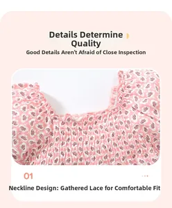 Détail de l'encolure élastique froncée à bords volantés sur t-shirt fille à fleurs