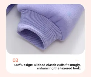 Détail des poignets élastiques côtelés sur un sweat en coton violet pour fille