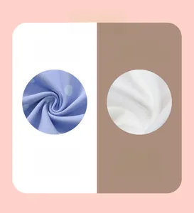 Comparaison détaillée du tissu en coton doux respirant violet à pois et tissu blanc