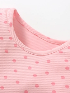 Abito in maglia rosa per bambina a pois rossi con trama in tessuto a coste morbide