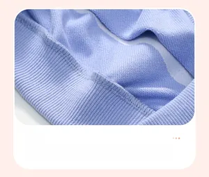 Détail de l'ourlet côtelé et de la doublure en molleton sur sweat fille lavande